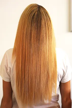 Cheveux jaunes apr&egrave;s lissage br&eacute;silien